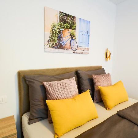 Apartment Grey&Yellow زادار المظهر الخارجي الصورة