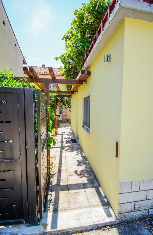 Apartment Grey&Yellow زادار المظهر الخارجي الصورة