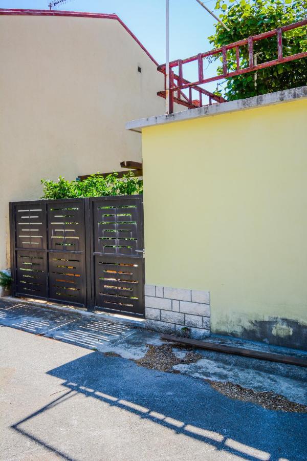 Apartment Grey&Yellow زادار المظهر الخارجي الصورة