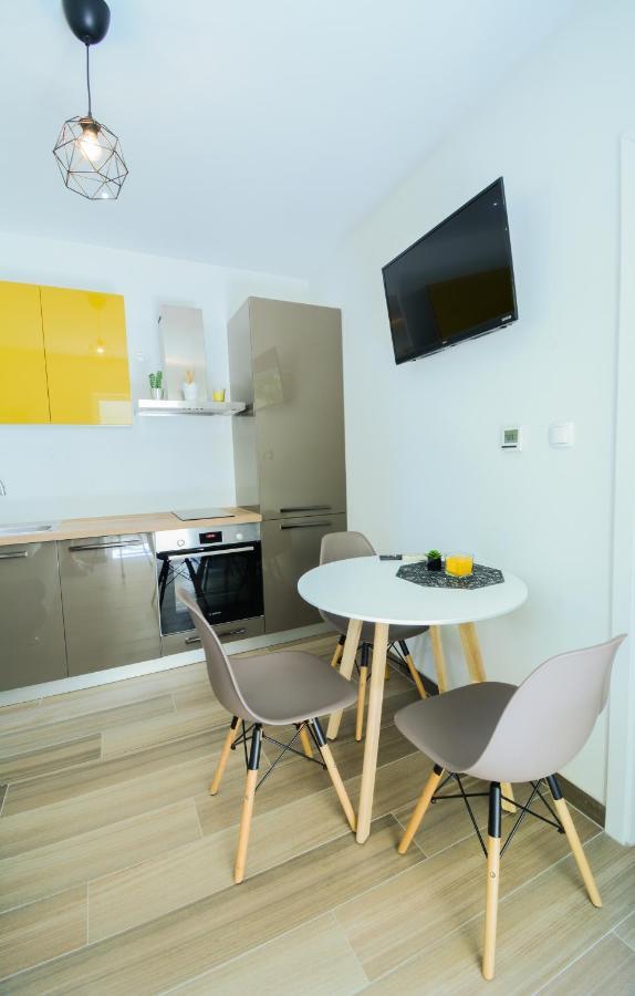 Apartment Grey&Yellow زادار المظهر الخارجي الصورة